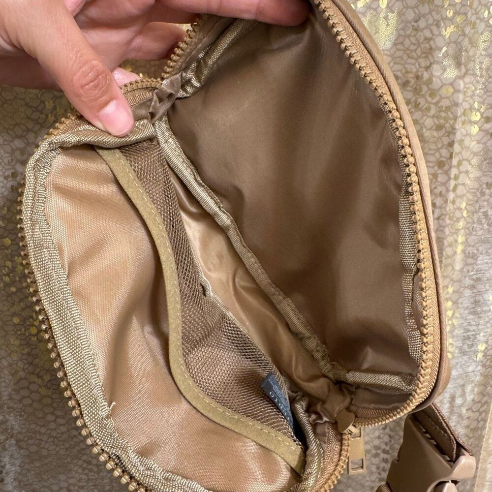 Studio NYC Small Light Brown Tan Crossbody Belt Bag EUC - Picture 5 of 7